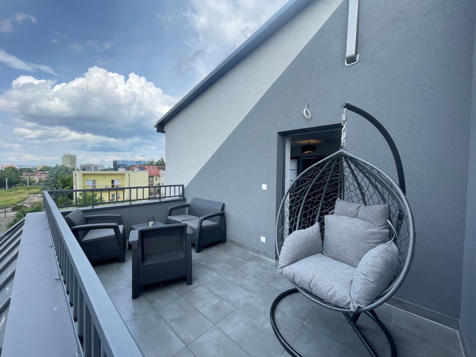 Apartamento Near Sanktuarium Beautiful View And Free Parking Cracovia Exterior foto